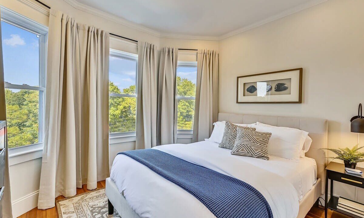 Photo of Bedroom in Forest Hills - Woodbourne