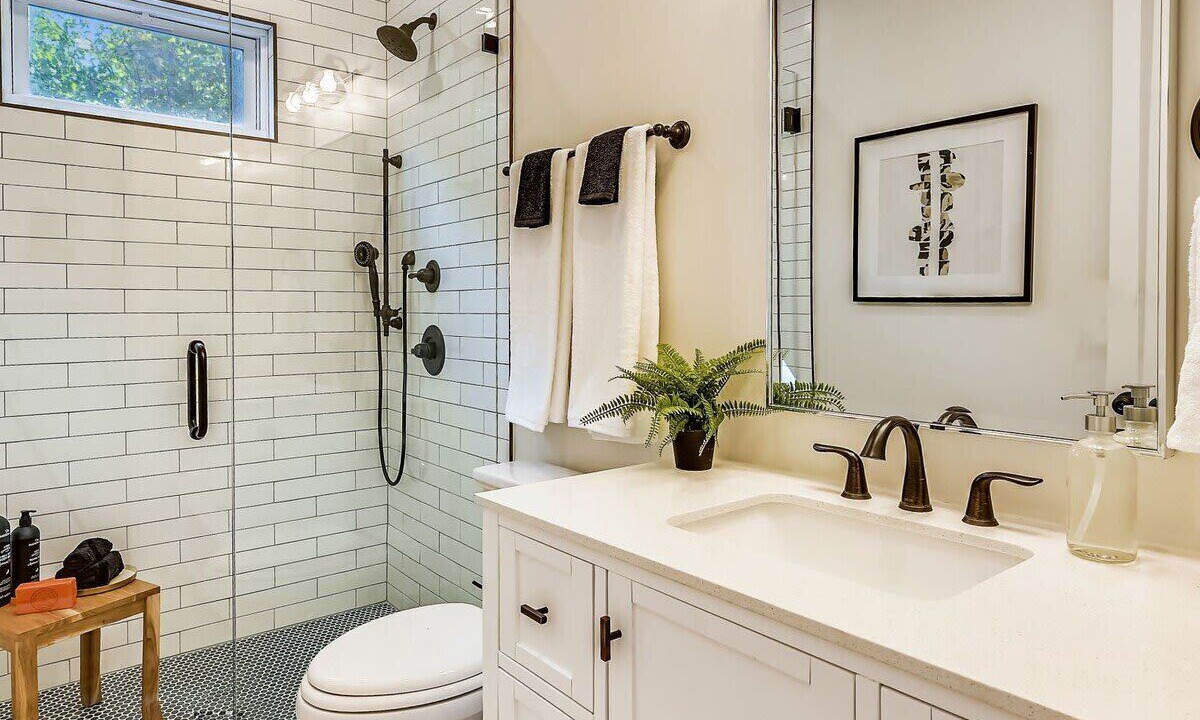 Photo of Bathroom in Forest Hills - Woodbourne