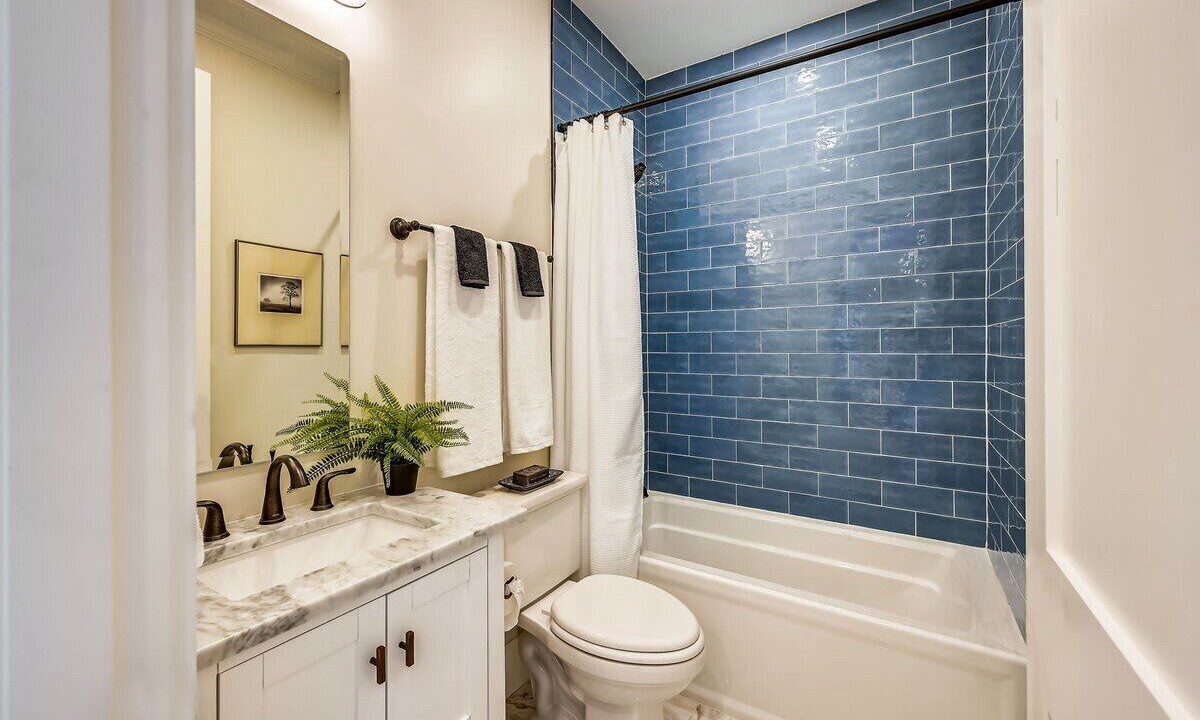 Photo of Bathroom in Forest Hills - Woodbourne