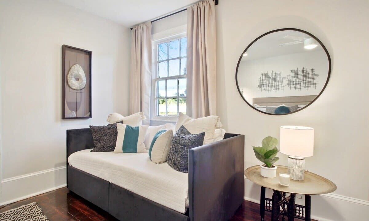 Photo of Livingroom in Uptown Historic District
