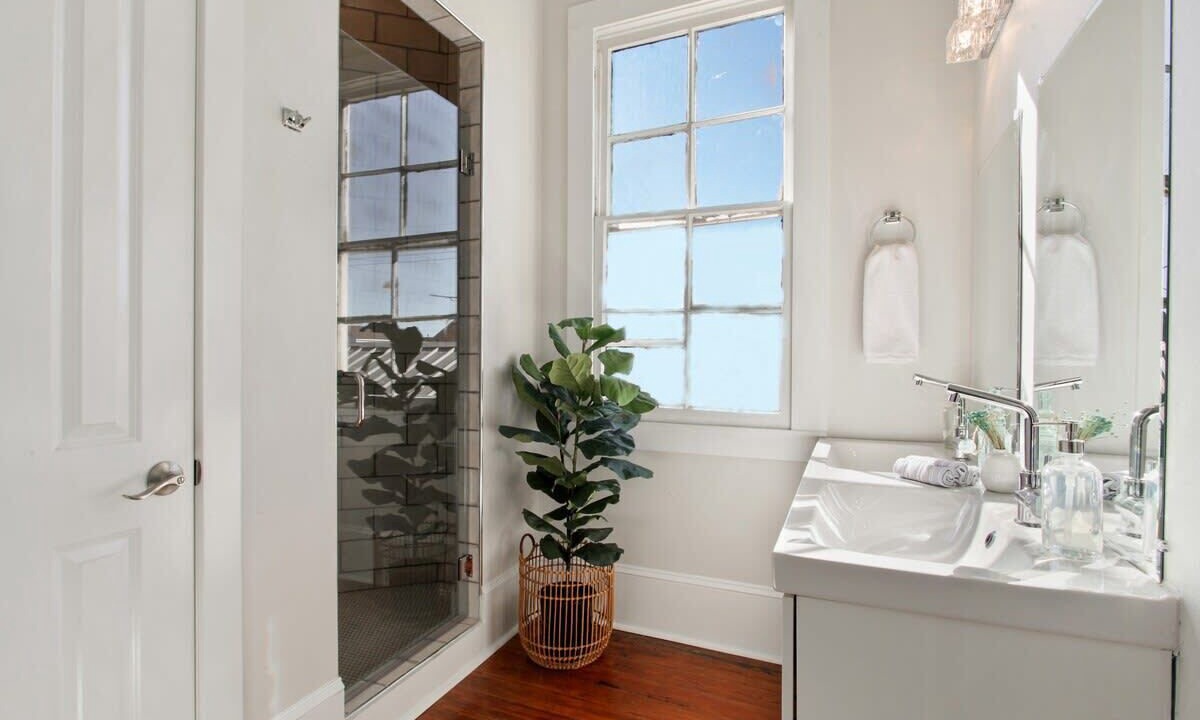 Photo of Bathroom in Uptown Historic District