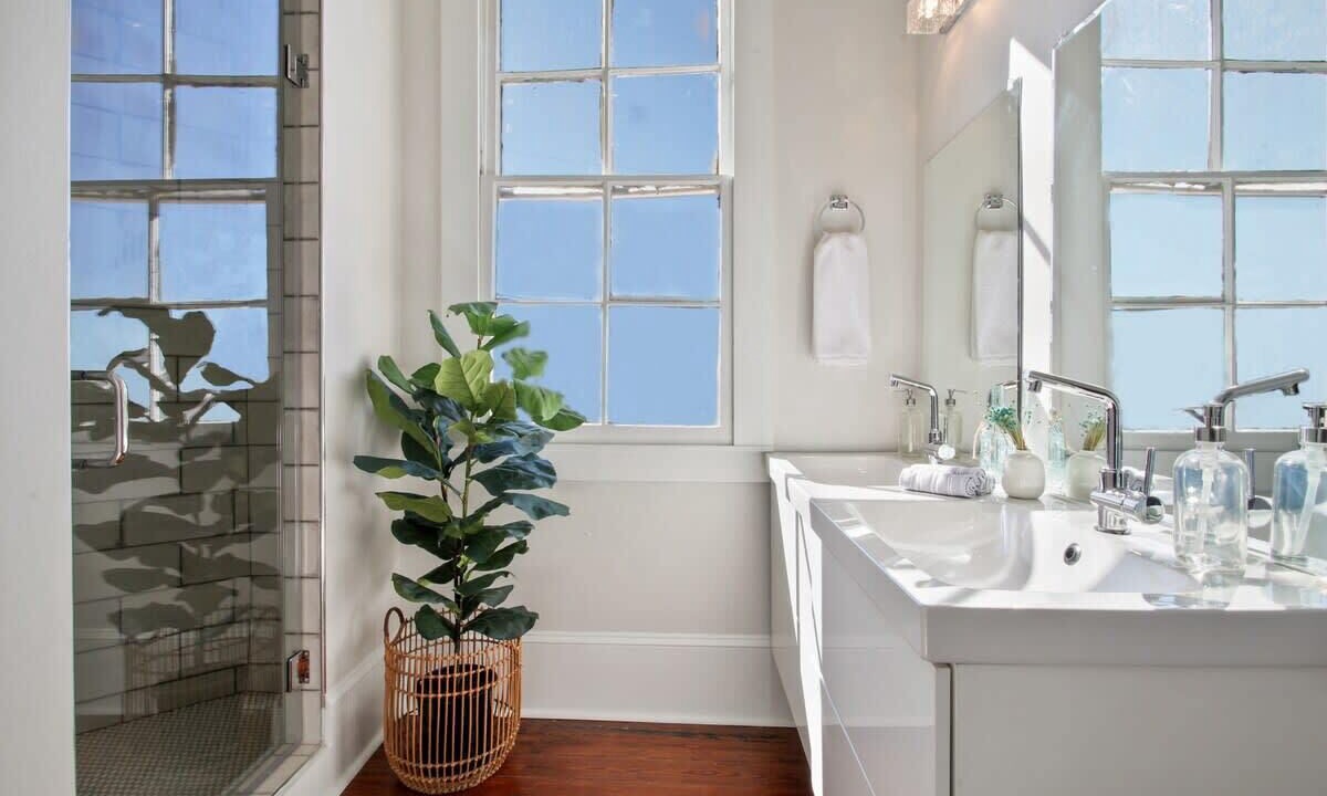 Photo of Bathroom in Uptown Historic District