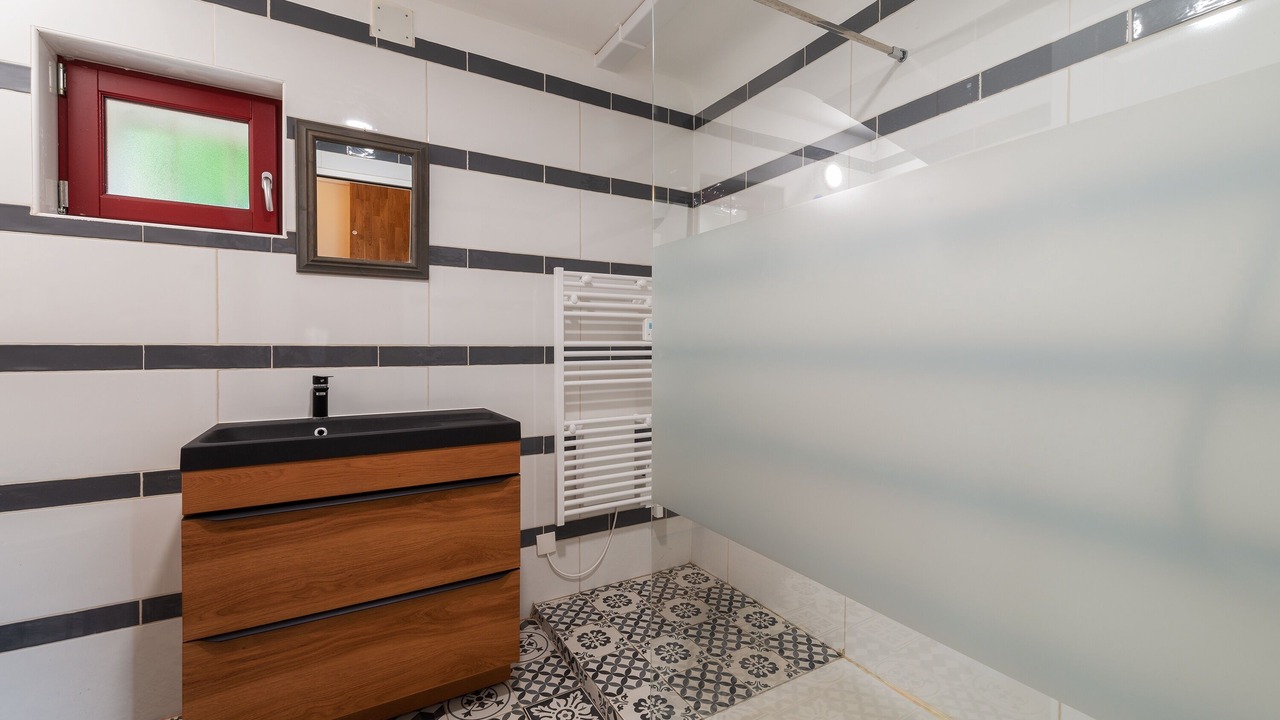 Photo of Bathroom in Saint-Cyr-en-Bourg