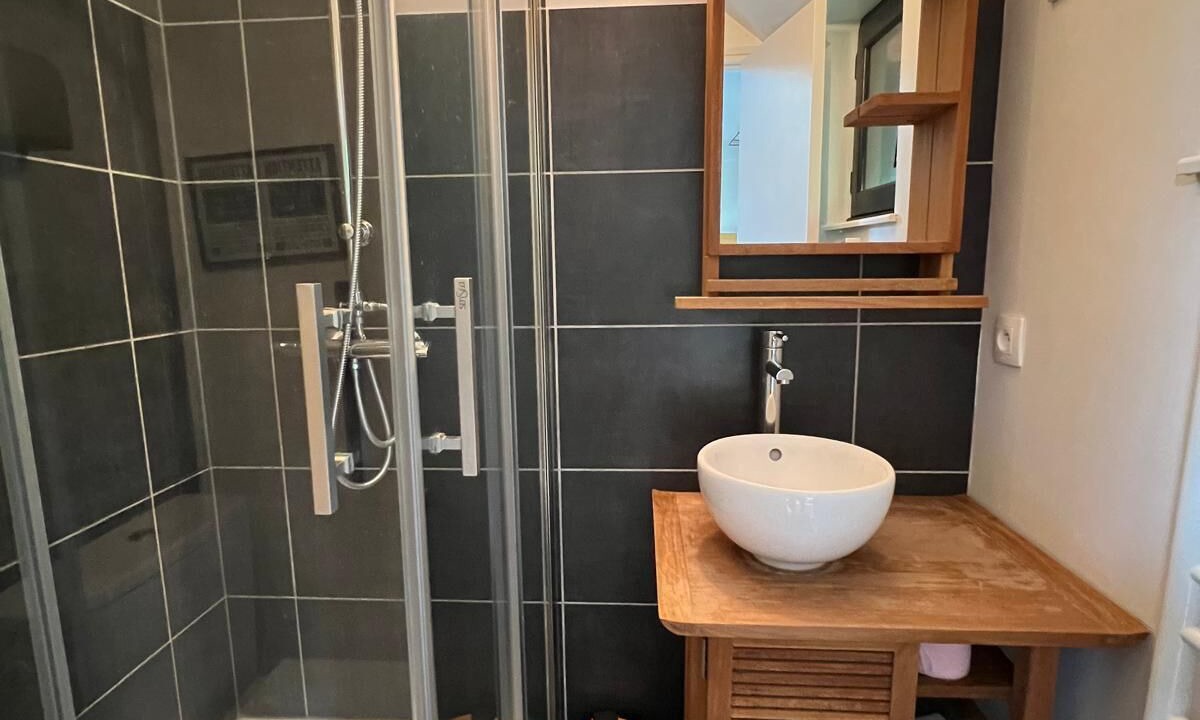 Photo of Bathroom in Saint-Pierre-de-Cormeilles
