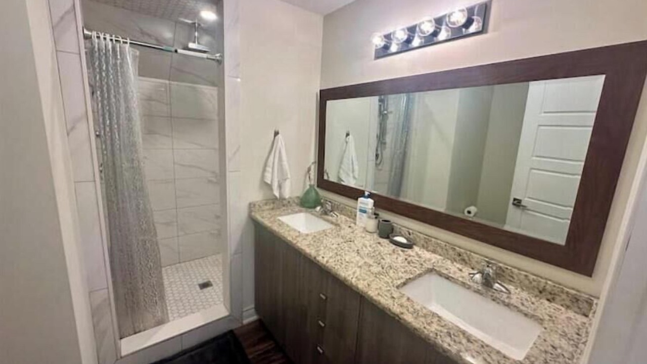 Photo of Bathroom in Niagara Falls