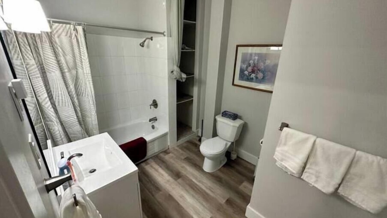 Photo of Bathroom in Niagara Falls