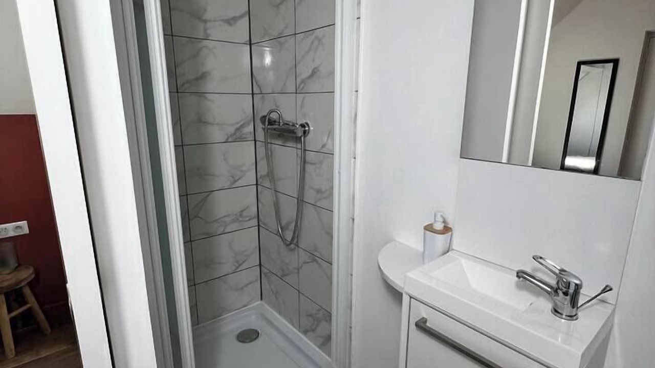 Photo of Bathroom in Chevincourt