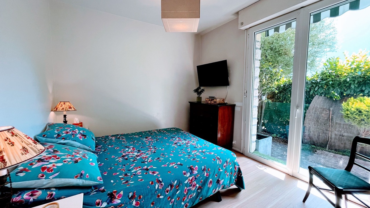 Photo of Bedroom in Saint-Cloud