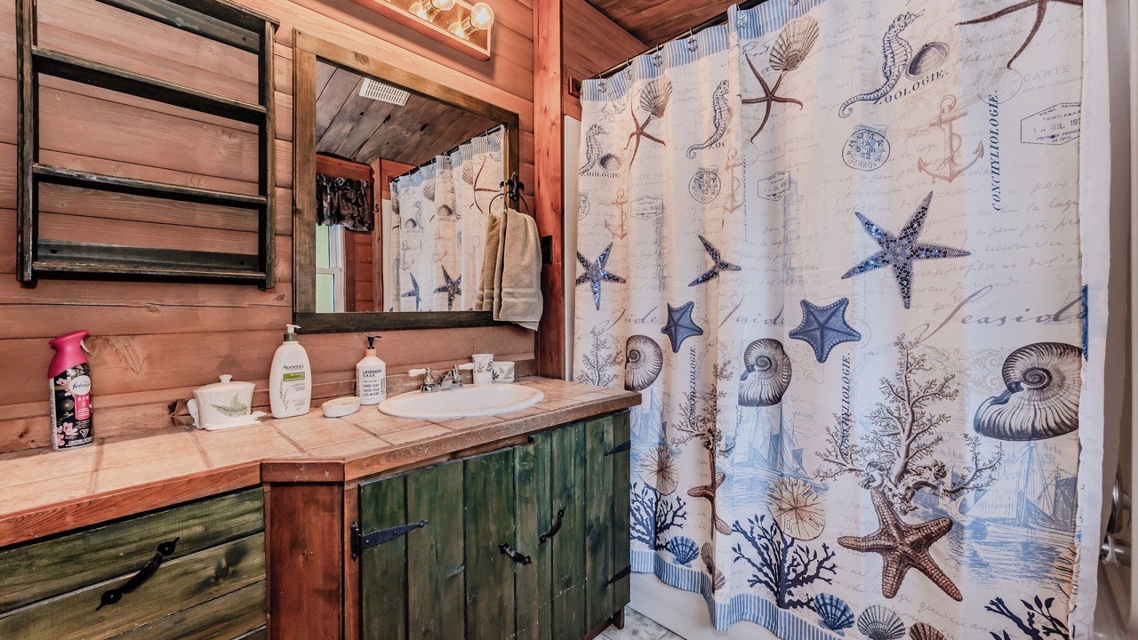 Photo of Bathroom in Colpoys Bay