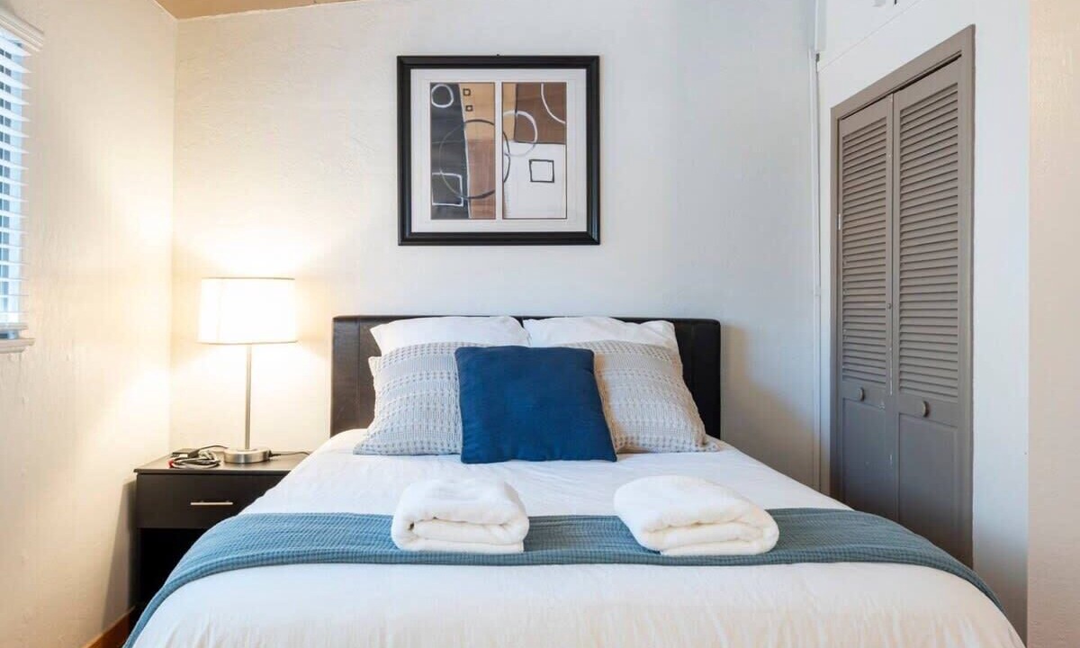 Photo of Others in Tennyson - Alquire