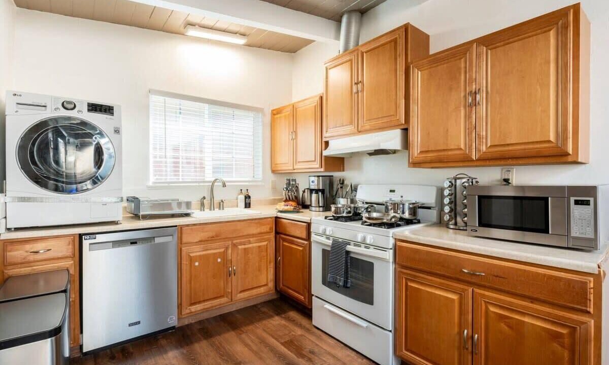 Photo of Others in Tennyson - Alquire