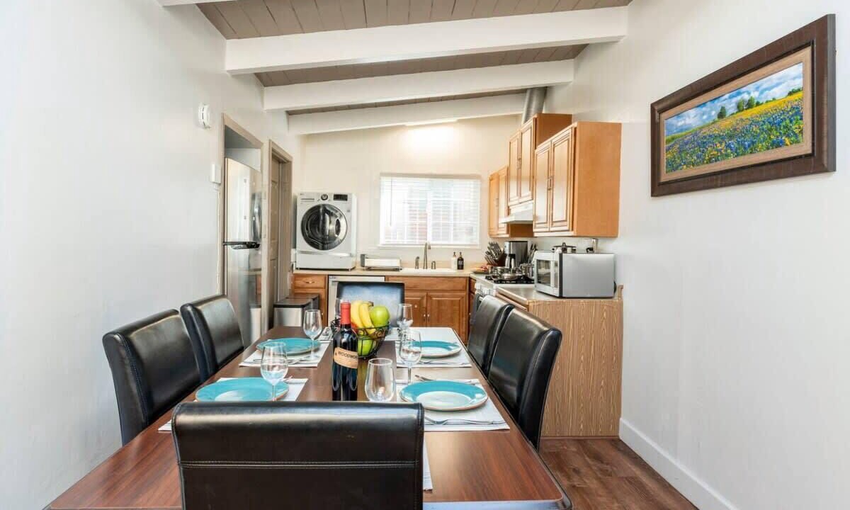 Photo of Others in Tennyson - Alquire