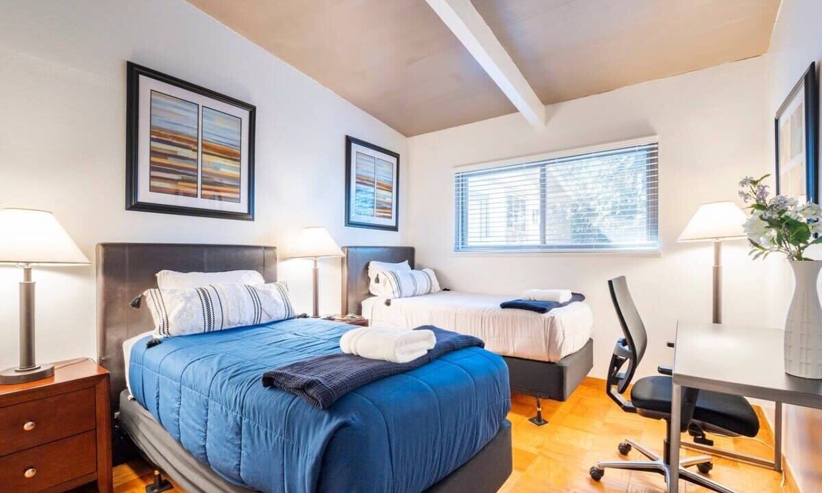 Photo of Others in Tennyson - Alquire