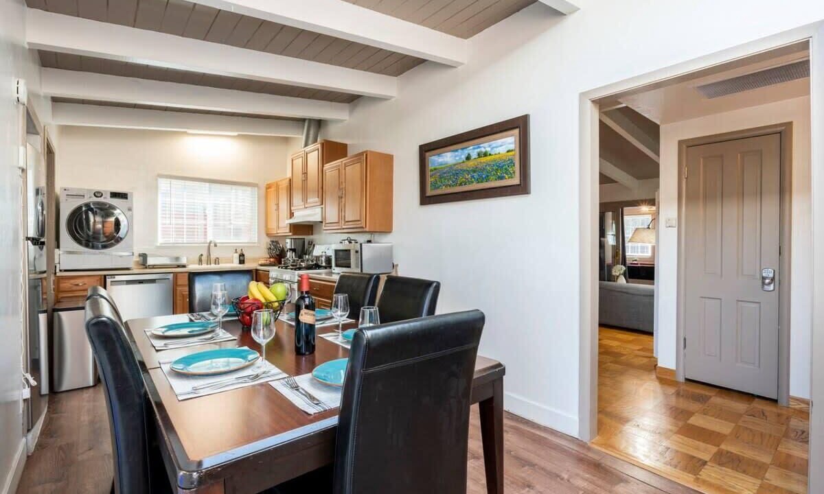 Photo of Others in Tennyson - Alquire