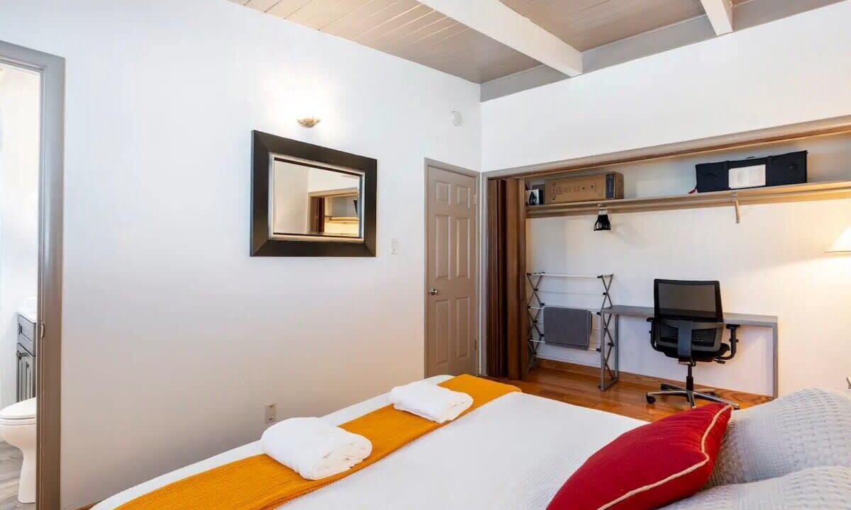 Photo of Others in Tennyson - Alquire