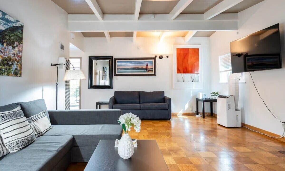 Photo of Others in Tennyson - Alquire