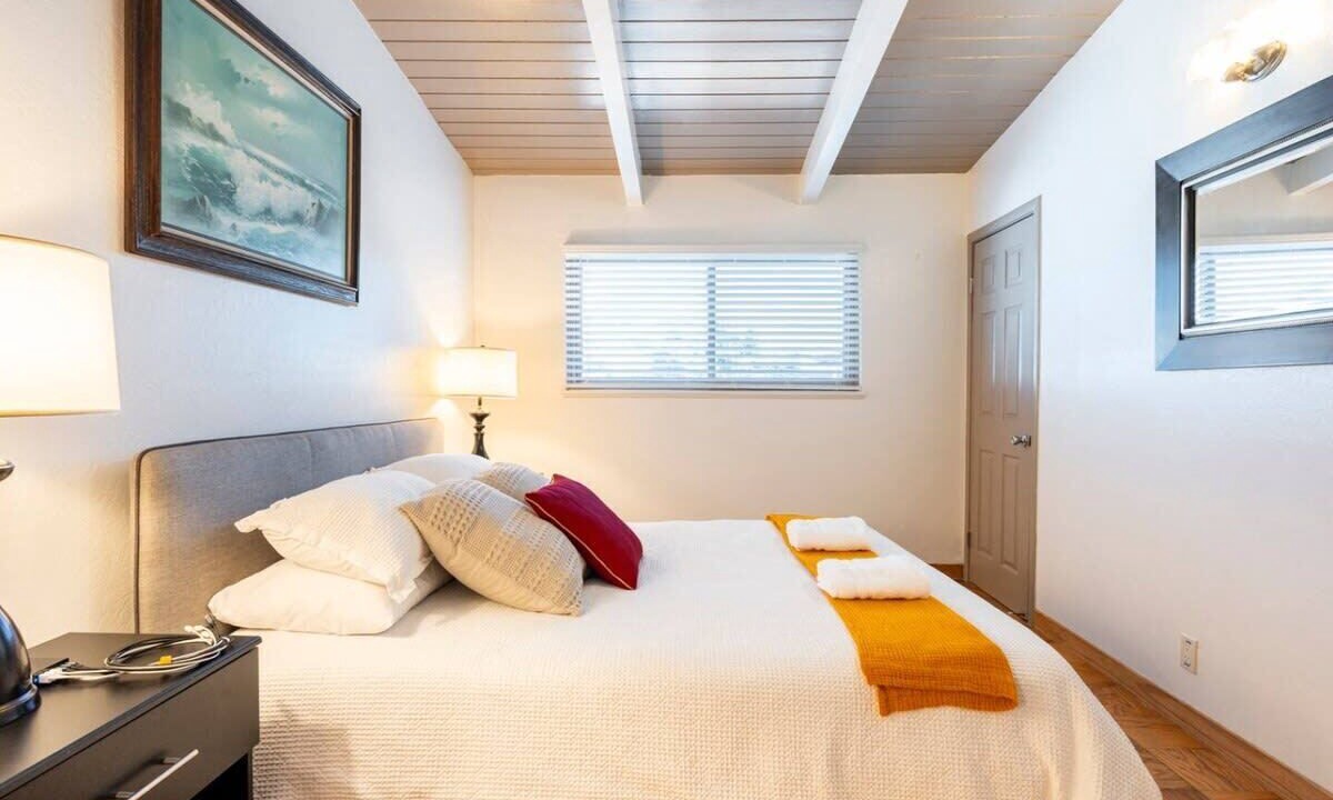 Photo of Others in Tennyson - Alquire