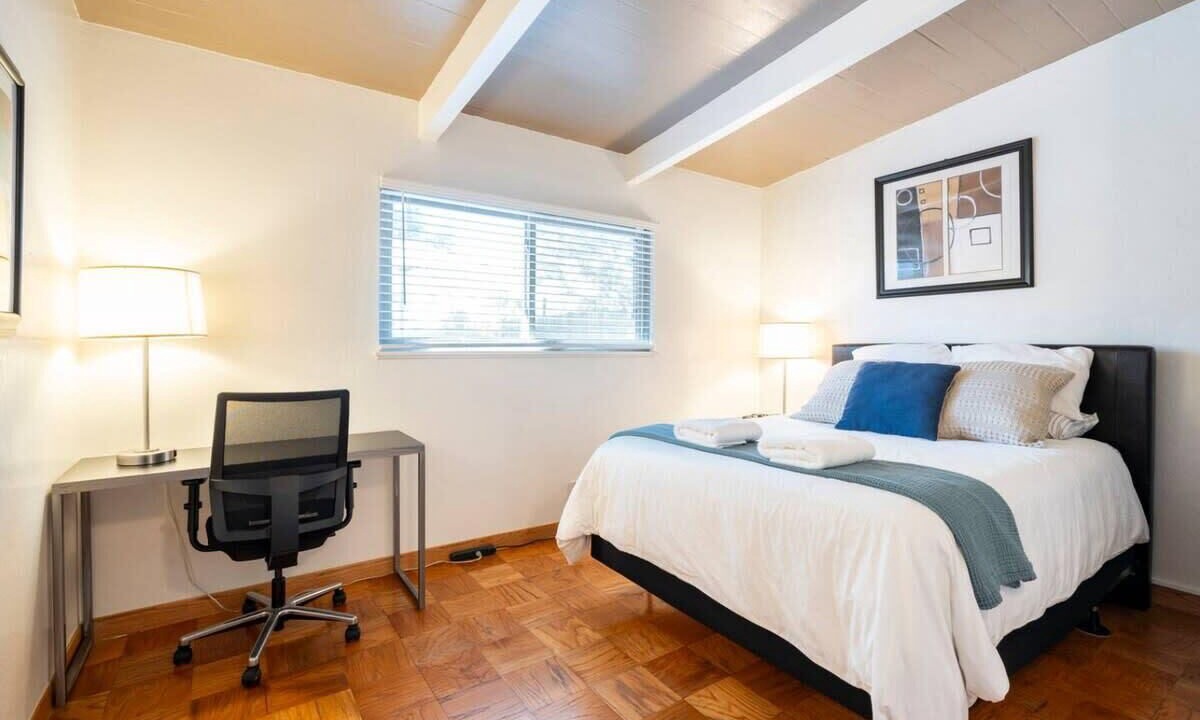 Photo of Others in Tennyson - Alquire