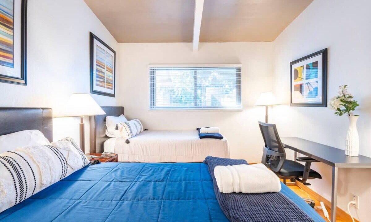 Photo of Others in Tennyson - Alquire