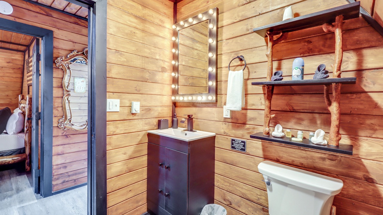 Photo of Bathroom in Mount Pocahontas