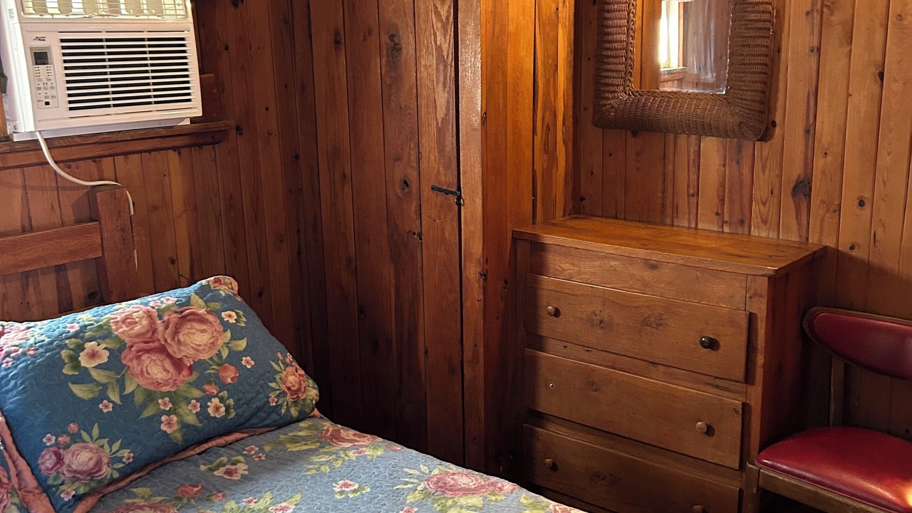 Photo of Bedroom in Bull Shoals