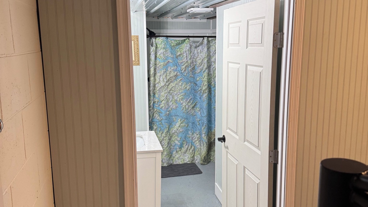Photo of Bathroom in Huddleston
