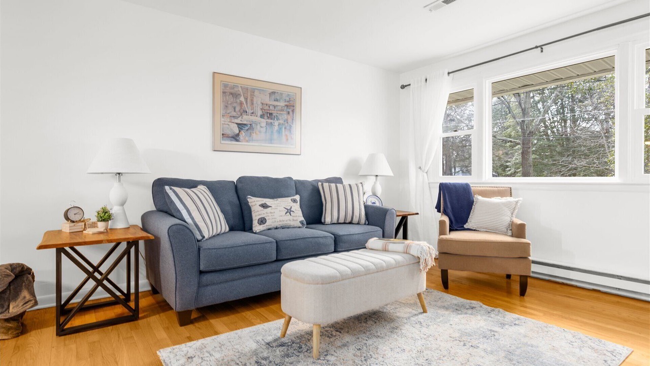 Photo of Livingroom in Cape Saint Claire