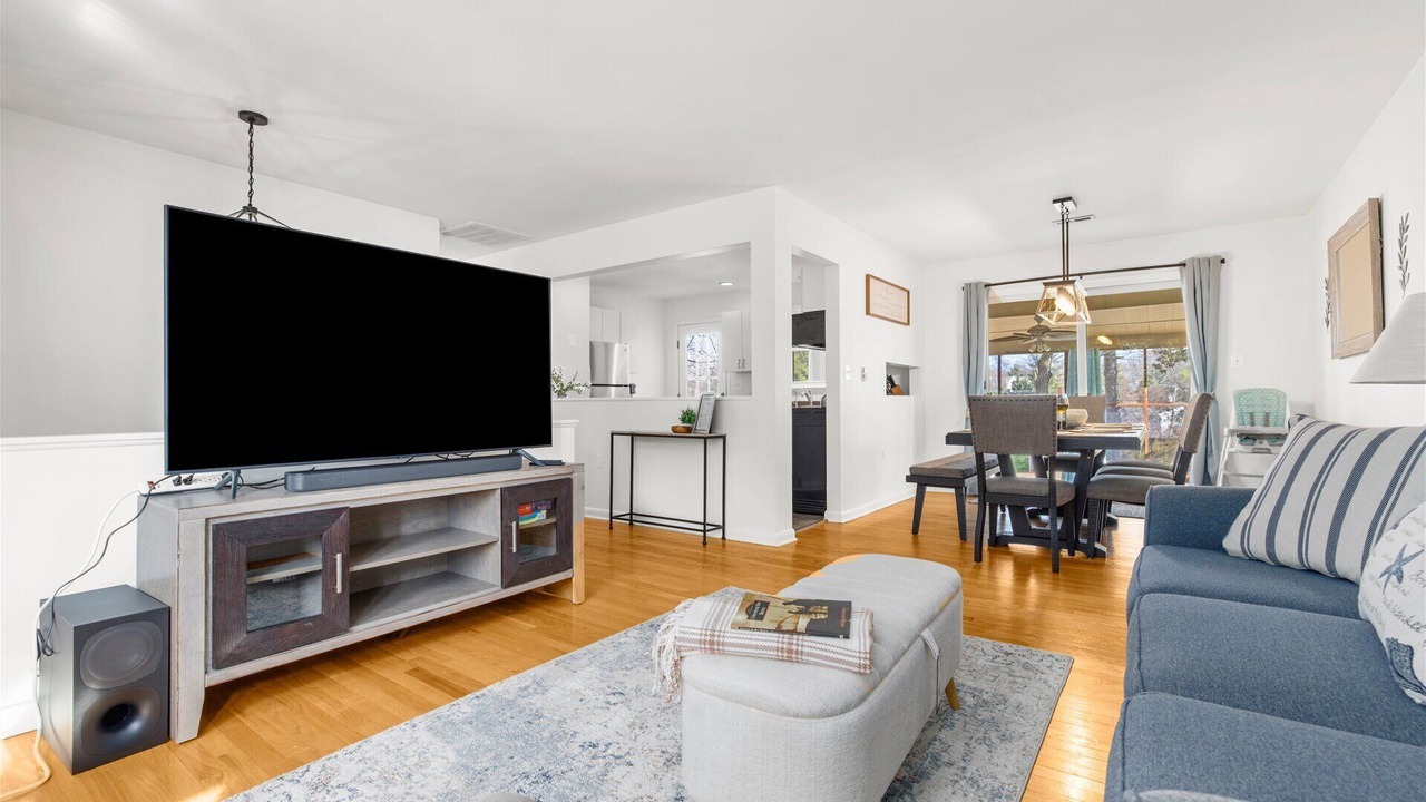 Photo of Livingroom in Cape Saint Claire