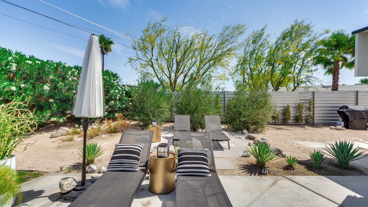 Photo of Patio Balcony in Racquet Club Estates