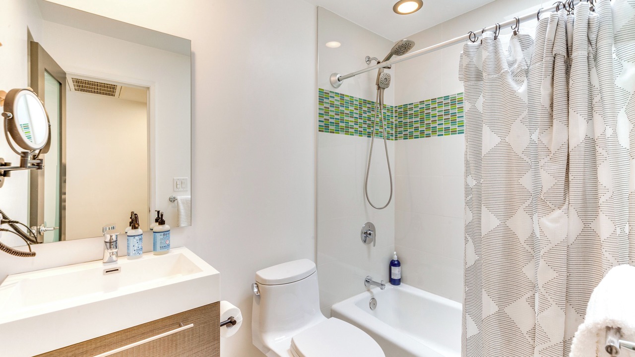 Photo of Bathroom in Racquet Club Estates