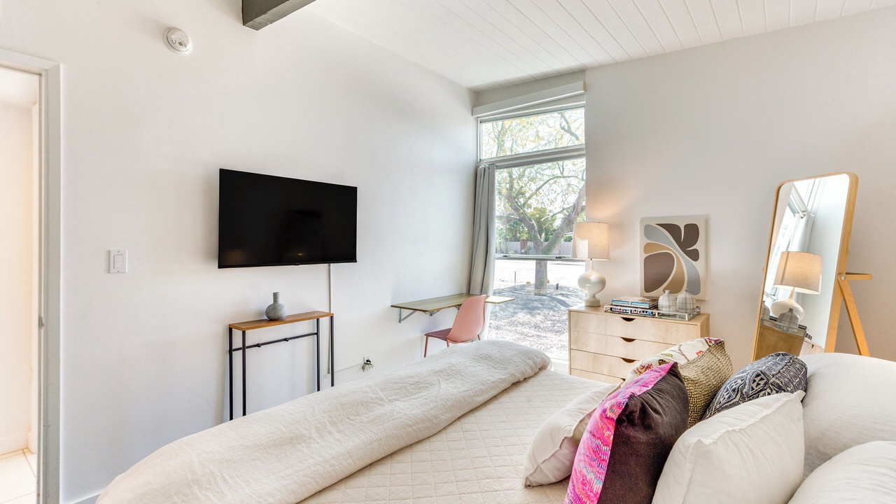 Photo of Bedroom in Racquet Club Estates