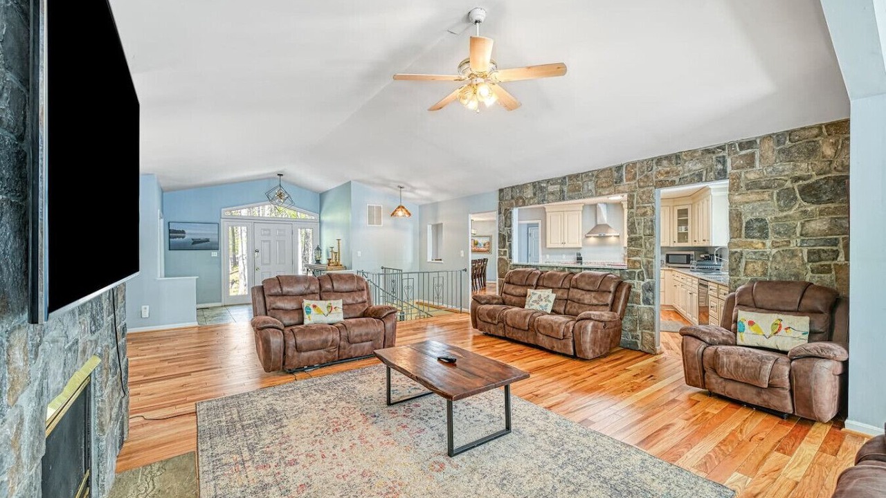 Photo of Livingroom in Bumpass
