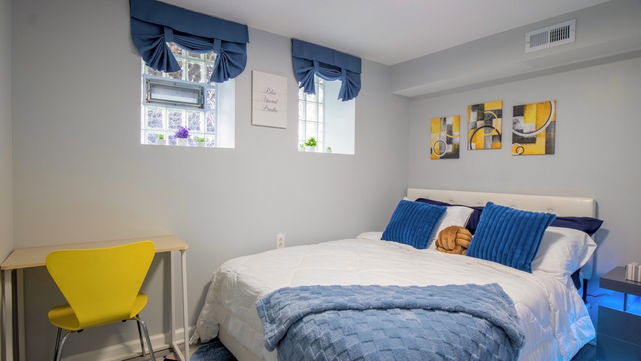 Photo of Bedroom in East Garfield Park
