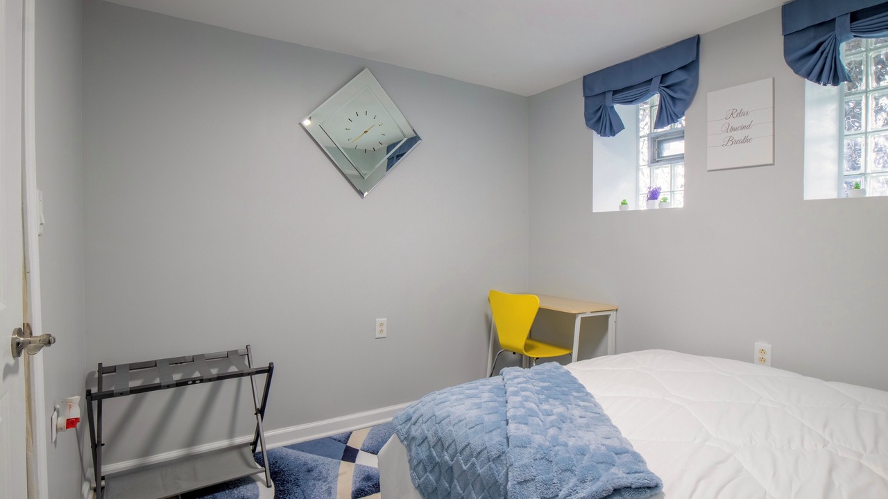 Photo of Bedroom in East Garfield Park