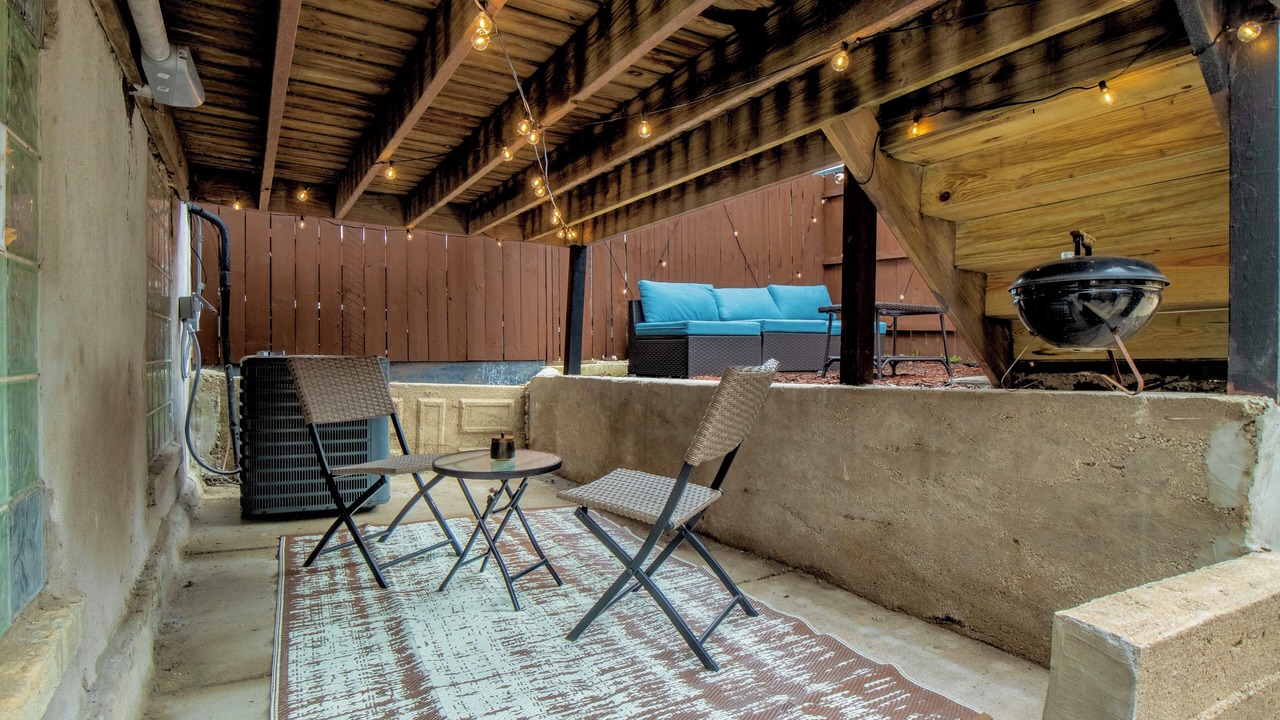 Photo of Patio Balcony in East Garfield Park