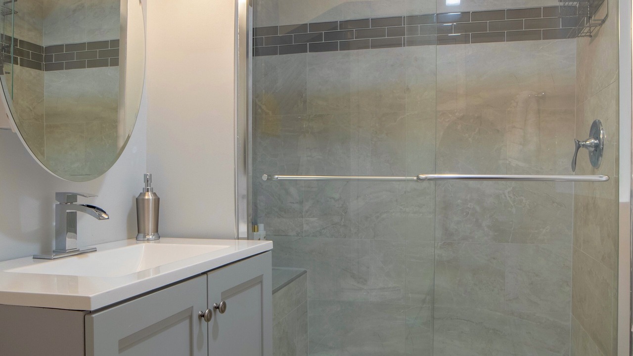 Photo of Bathroom in East Garfield Park