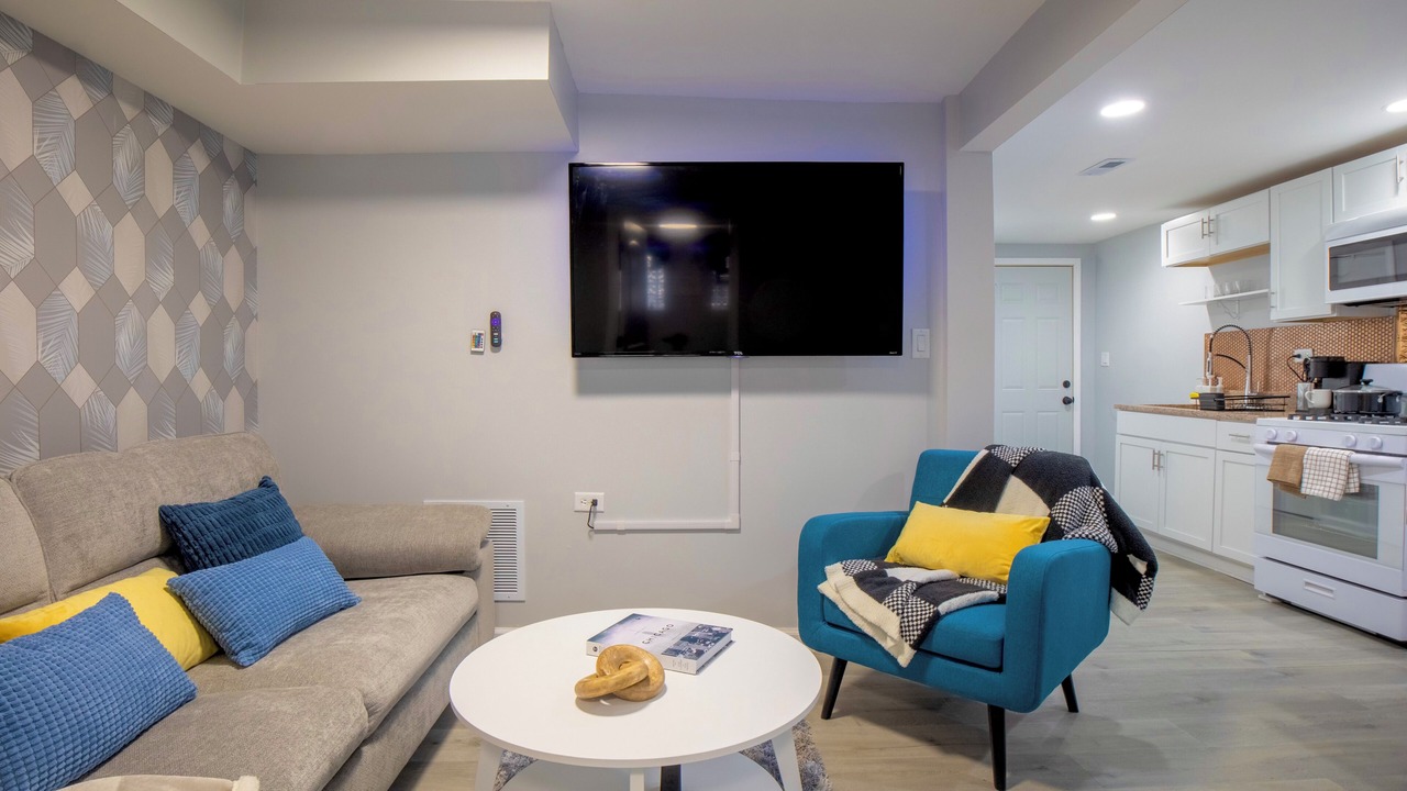 Photo of Livingroom in East Garfield Park