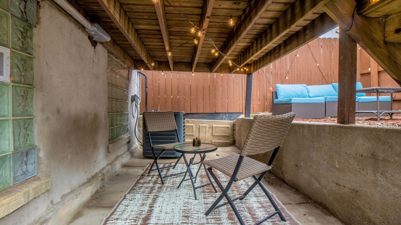 Photo of Patio Balcony in East Garfield Park