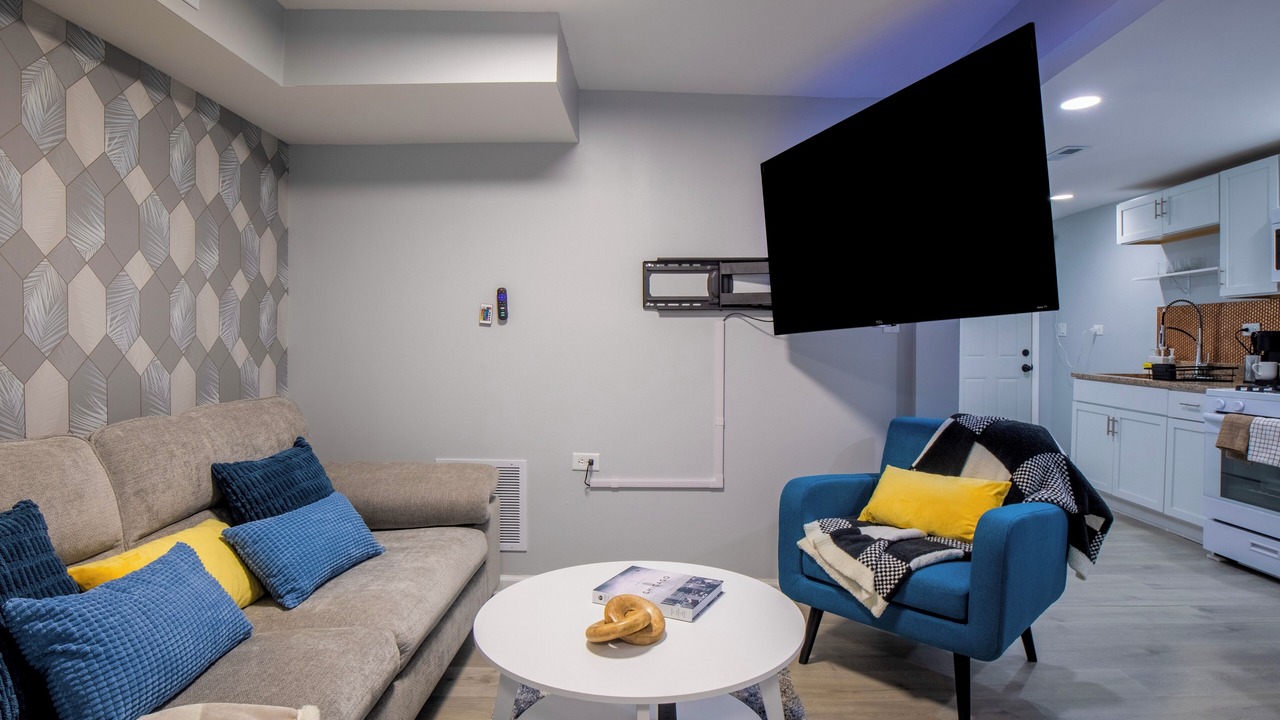 Photo of Livingroom in East Garfield Park