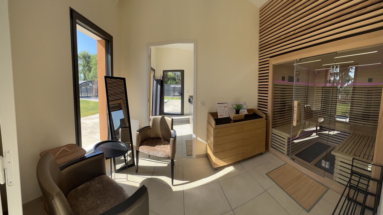 Photo of Others in Vivoin