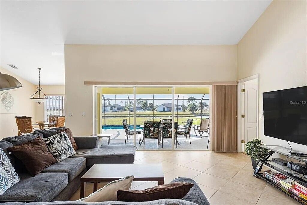 Photo of Livingroom in Long Meadow