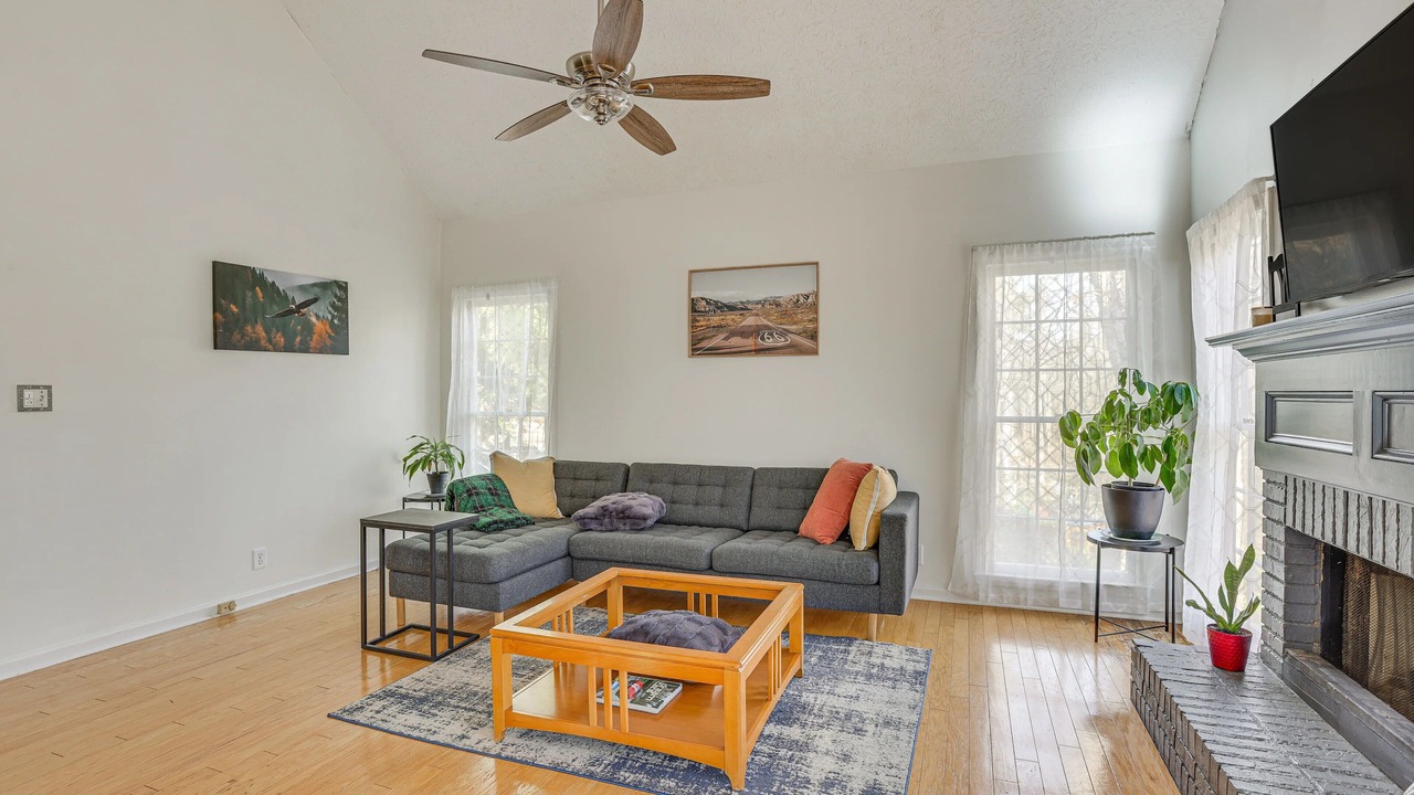 Photo of Livingroom in Dacula