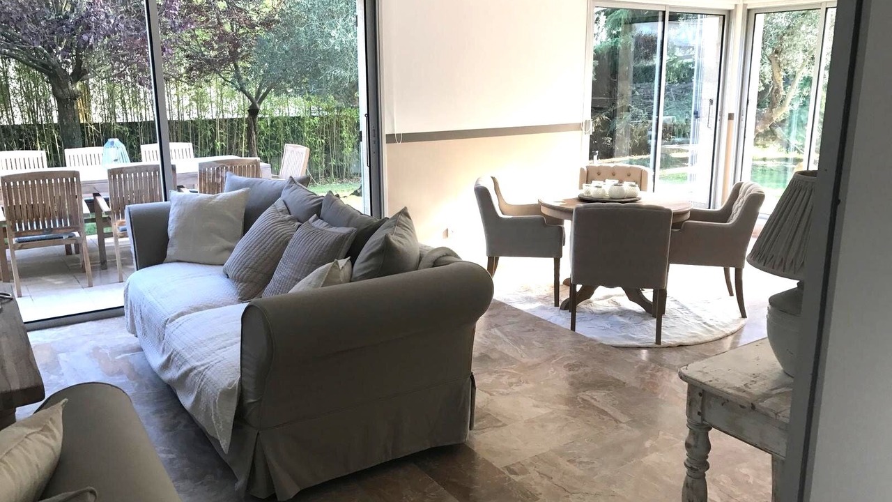 Photo of Livingroom in Saint-Quentin-la-Poterie