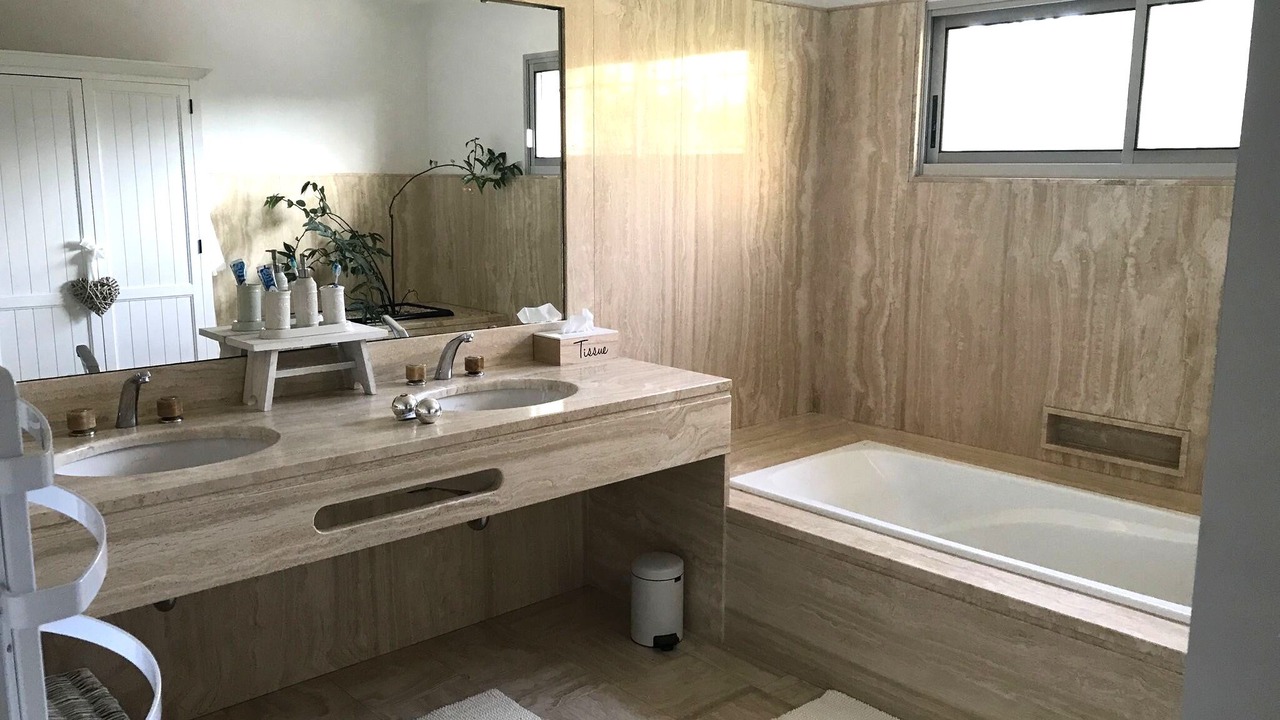 Photo of Bathroom in Saint-Quentin-la-Poterie