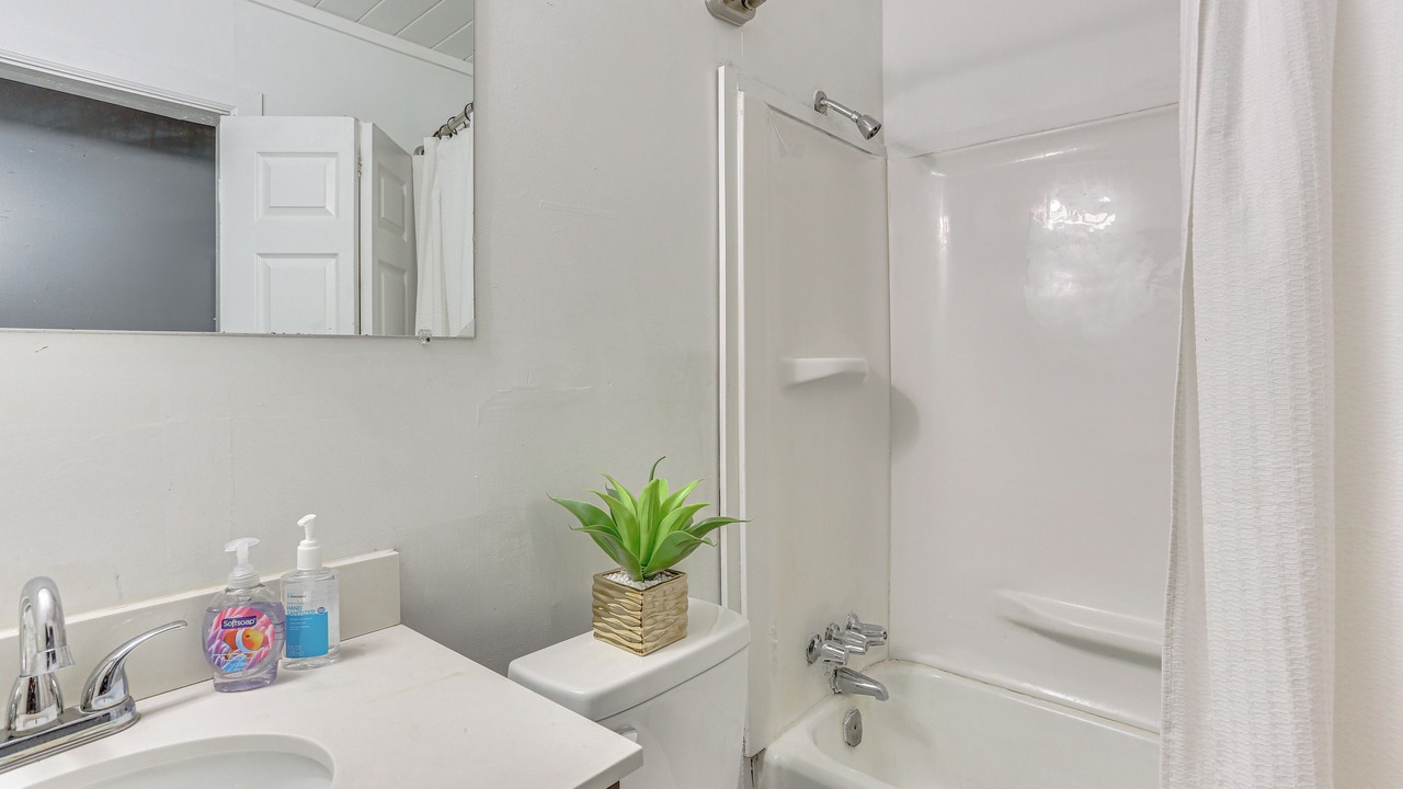 Photo of Bathroom in Lakeview  Jefferson County
