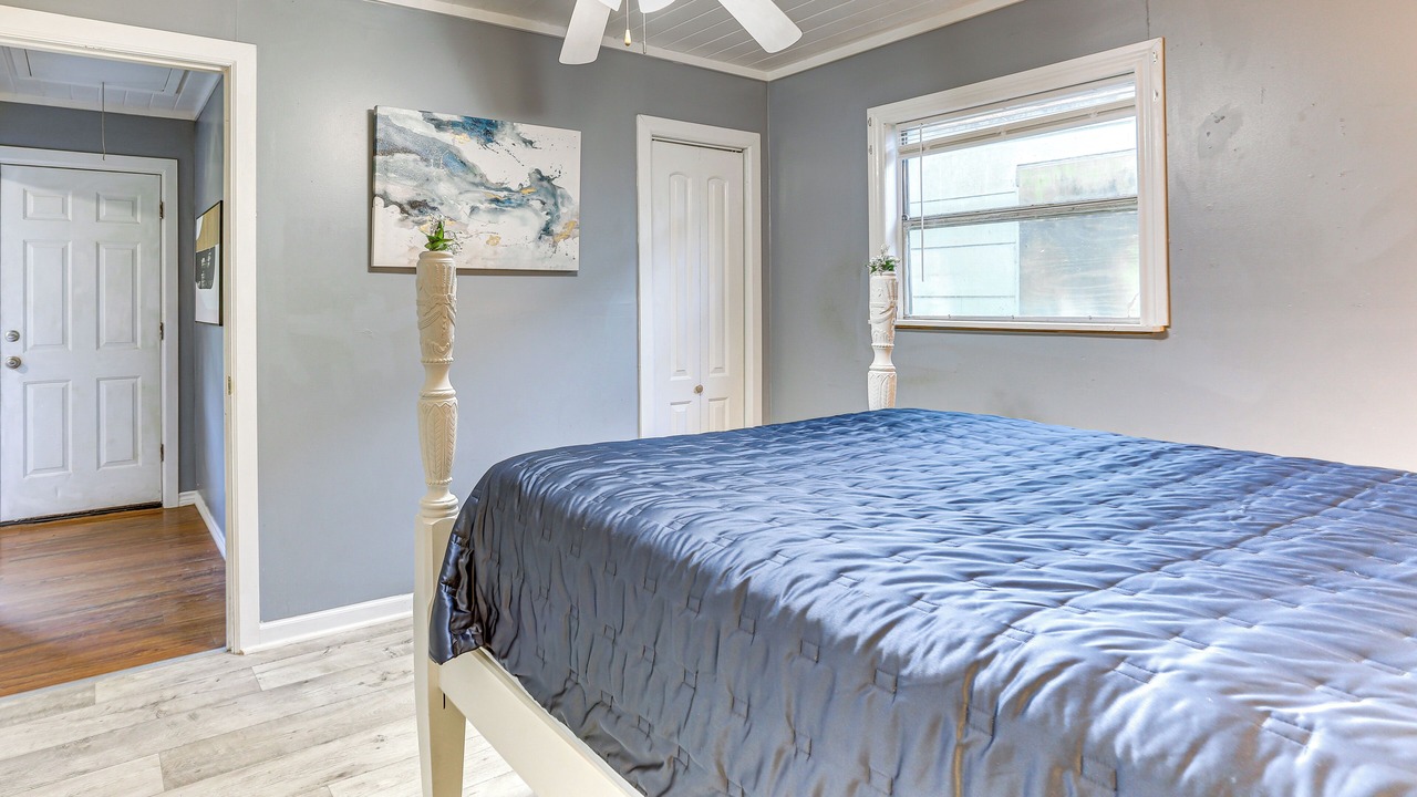 Photo of Bedroom in Lakeview  Jefferson County