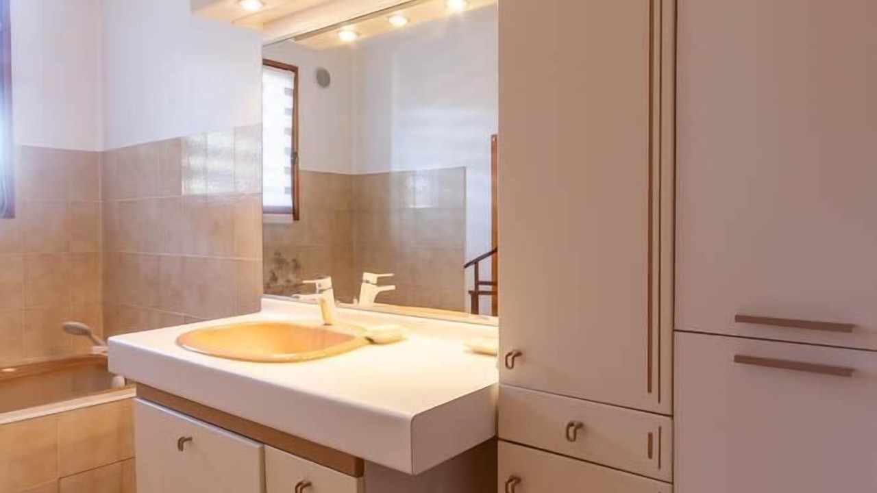 Photo of Bathroom in Mercury