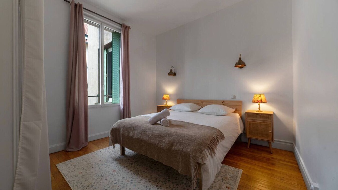 Photo of Bedroom in Republique