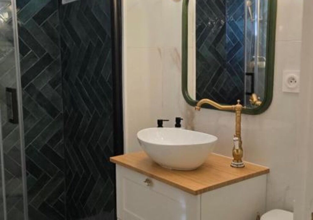 Photo of Bathroom in Quartier Saint-Clement - Jardin des Plantes