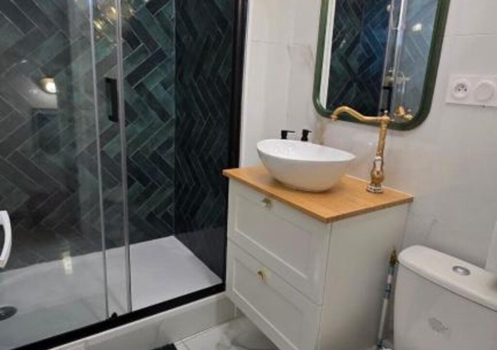 Photo of Bathroom in Quartier Saint-Clement - Jardin des Plantes